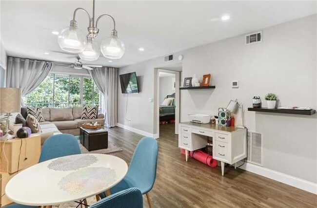 3117 Colonial Way, Unit J in Atlanta, GA - Building Photo - Building Photo