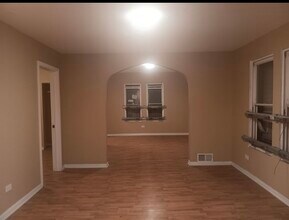 5005 W Chicago Ave in Chicago, IL - Foto de edificio - Building Photo