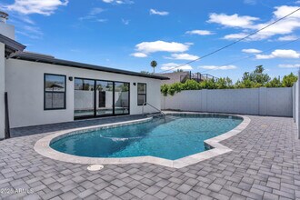 8430 E Fairmount Ave in Scottsdale, AZ - Foto de edificio - Building Photo