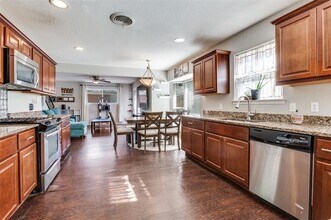 2214 W 11th St in Irving, TX - Building Photo - Building Photo