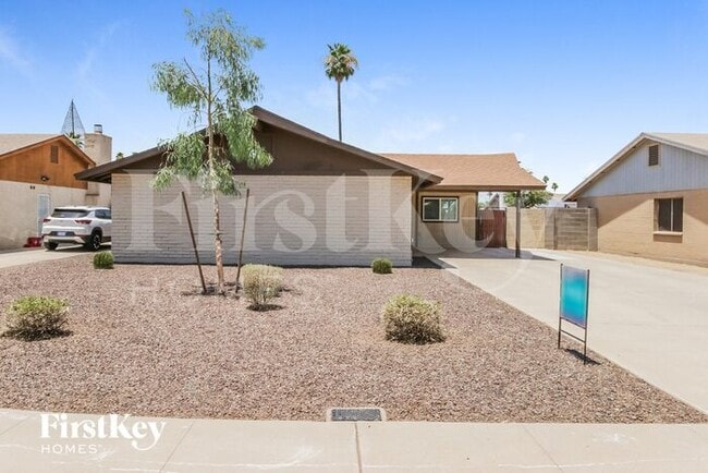 property at 4716 S Kenwood Ln