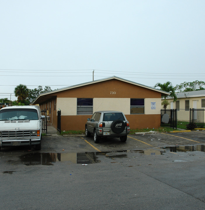 730 NW 4th Ave in Fort Lauderdale, FL - Building Photo