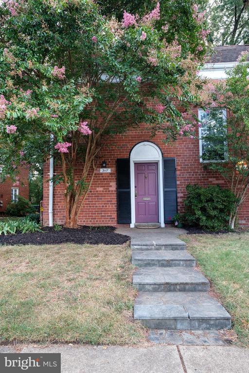 property at 3117 Ravensworth Pl