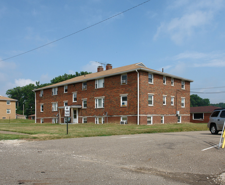 1484 Valentine Cir NW in Canton, OH - Building Photo