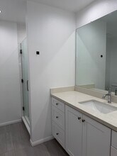 8601 Falmouth Ave, Unit 208 in Playa Del Rey, CA - Foto de edificio - Building Photo