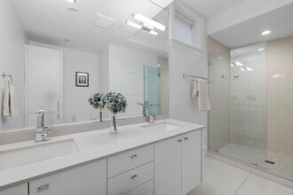 1248 Beacon St, Unit 1 in Brookline, MA - Building Photo - Building Photo