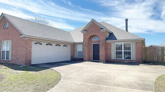 1312 Hallwood Ln in Montgomery, AL - Building Photo