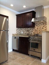 1105 N Milpas St in Santa Barbara, CA - Foto de edificio - Building Photo