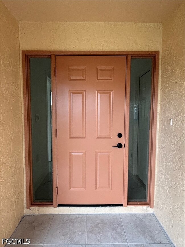 6497 Royal Woods Dr in Ft. Myers, FL - Building Photo - Building Photo