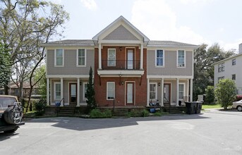 715 N Calhoun St in Tallahassee, FL - Foto de edificio - Building Photo