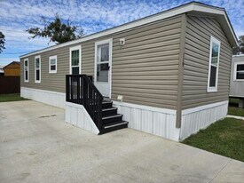 1311 US-92 in Auburndale, FL - Building Photo
