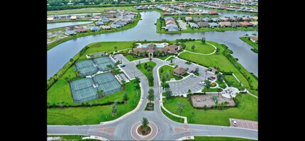 823 SE Villandry Way in Port St. Lucie, FL - Building Photo - Building Photo