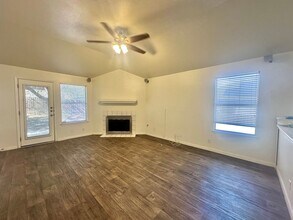 113 Little Lake Rd in Hutto, TX - Building Photo - Building Photo