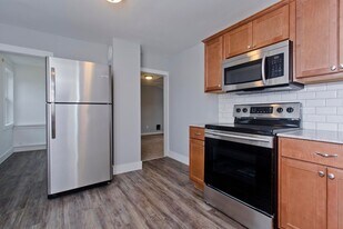 10 King St in Westfield, MA - Building Photo