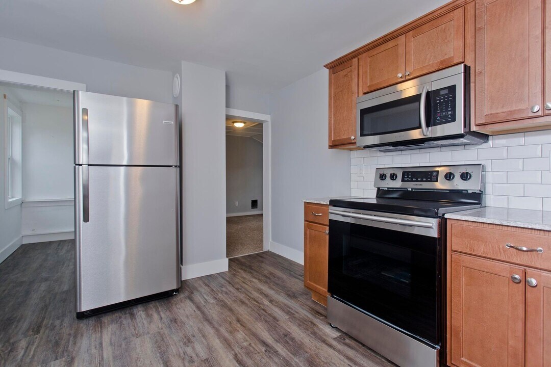 10 King St in Westfield, MA - Building Photo