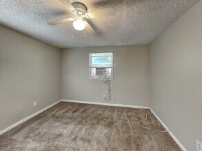 1301 Sandy Ln in Clearwater, FL - Foto de edificio - Building Photo