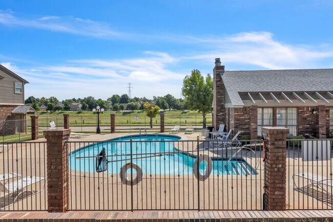 11431 Springhollow Rd in Oklahoma City, OK - Building Photo - Building Photo