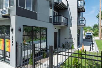 Dakar on Lake in Minneapolis, MN - Building Photo - Building Photo