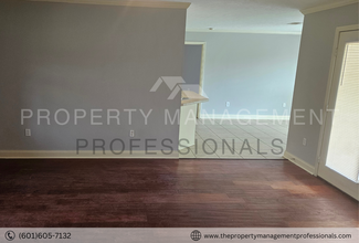 121 Cherry Laurel Cir in Pearl, MS - Building Photo - Building Photo
