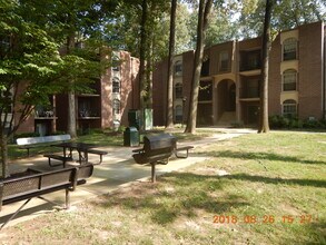 3306 Woodburn Village Dr, Unit 3306 Woodburn Village 21 in Annandale, VA - Building Photo - Building Photo