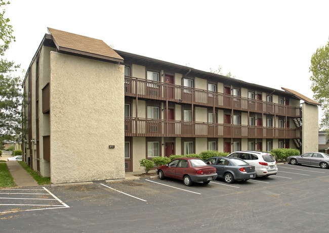 Peppertree Apartments in St. Louis, MO - Foto de edificio - Building Photo