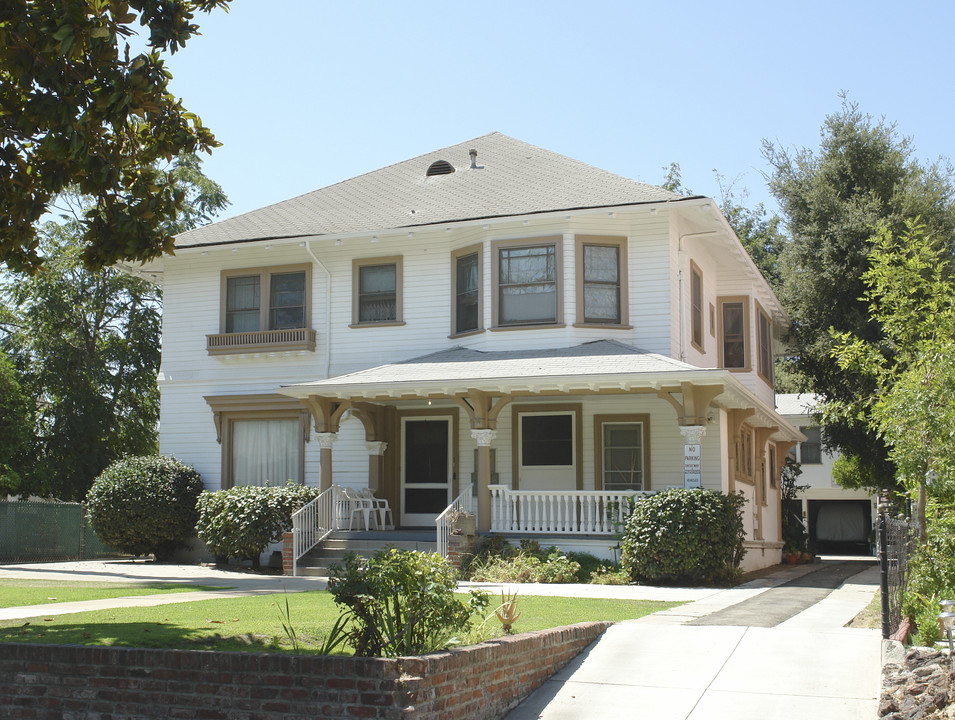 101 N Granada Ave in Alhambra, CA - Building Photo