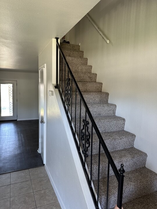 206 Wilshire Dr in Euless, TX - Building Photo