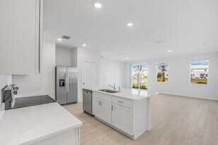 587 Salisbury Cir in Fort Pierce, FL - Building Photo