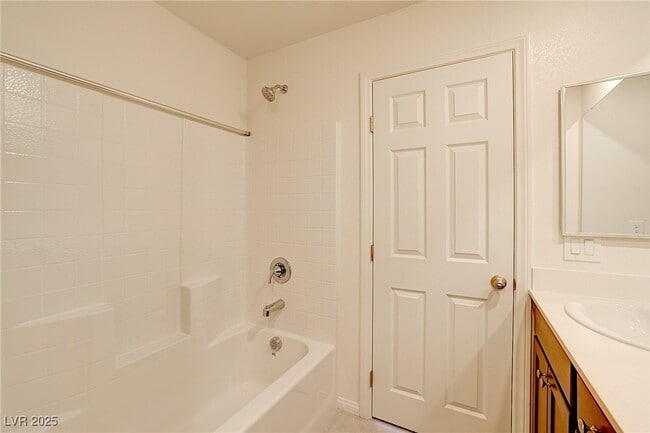 3719 Via Allegro in Henderson, NV - Foto de edificio - Building Photo