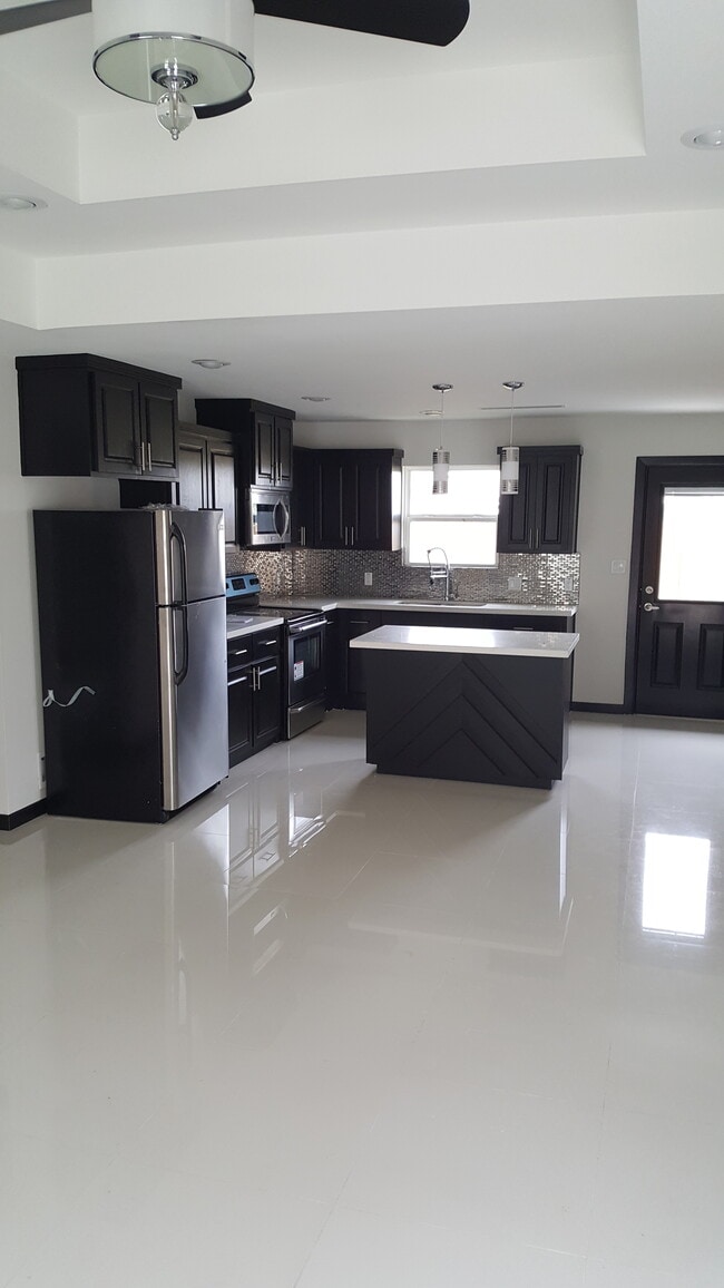 1212 White Oak Dr in Edinburg, TX - Building Photo - Building Photo