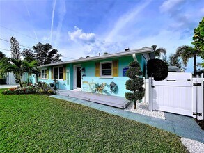 304 29th St in Holmes Beach, FL - Building Photo - Building Photo