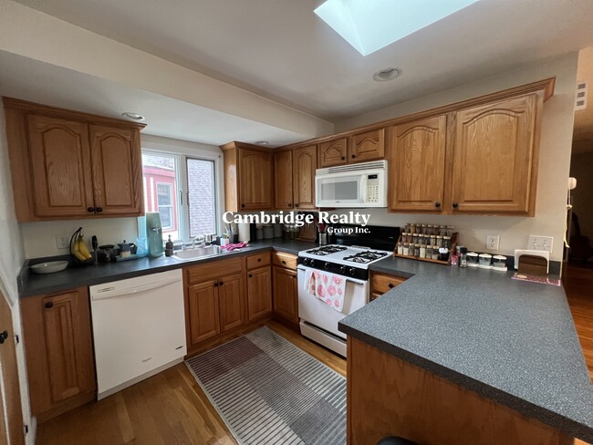 24 Burnham St, Unit 3T