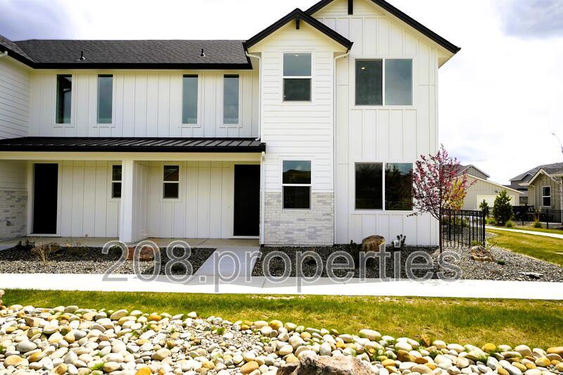 5630 W Glass Ln in Garden City, ID - Building Photo