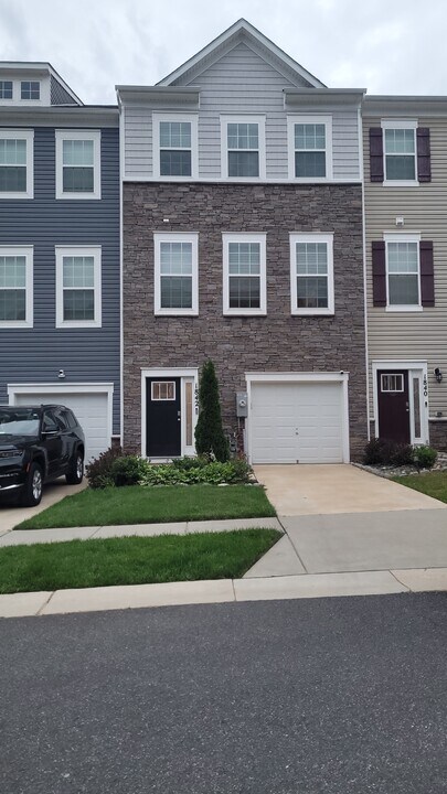 1842 Roslynhill Trl in Odenton, MD - Building Photo