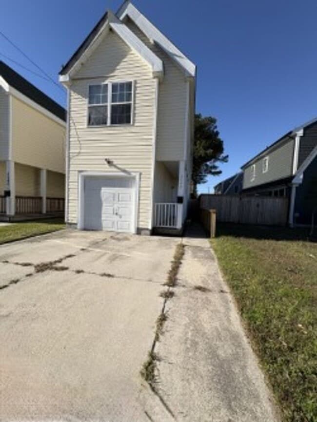 2049 Stonehurst St in Chesapeake, VA - Building Photo - Building Photo