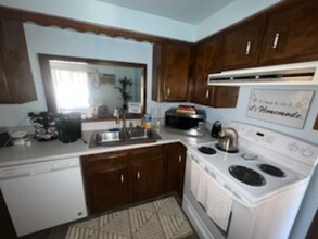 1395 Suntree Dr SE in Salem, OR - Building Photo - Building Photo