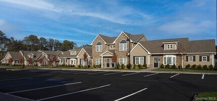 79 Sunlight Walk in Holbrook, NY - Building Photo - Building Photo