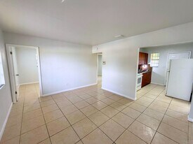1490 NE 152nd St in North Miami Beach, FL - Building Photo