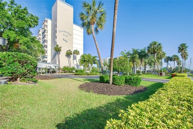 660 Island Way in Clearwater, FL - Building Photo - Building Photo