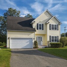 18 Equestrian Ln in Chelmsford, MA - Building Photo - Building Photo