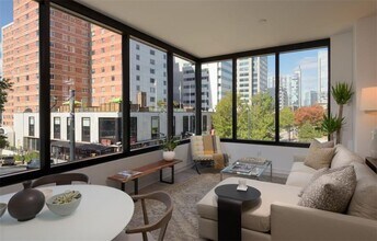 693 Peachtree St NE in Atlanta, GA - Foto de edificio - Building Photo