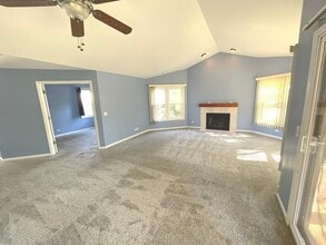 13 Willow Pkwy in Buffalo Grove, IL - Building Photo - Building Photo