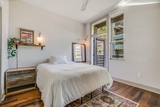 1320 Robert Browning St in Austin, TX - Building Photo - Building Photo