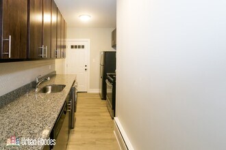 703 W Brompton Ave, Unit A01C in Chicago, IL - Building Photo - Building Photo