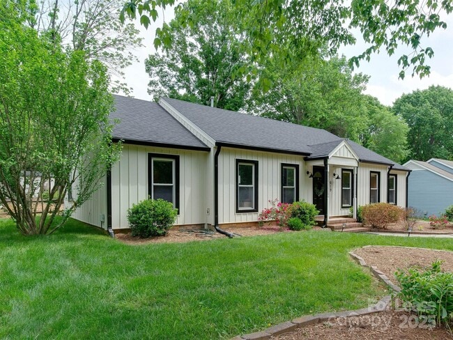 619 Fence Post Ln in Matthews, NC - Building Photo - Building Photo