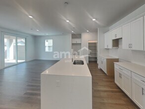 5872 Vaes Dothrak St in Las Vegas, NV - Building Photo - Building Photo