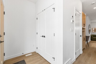 9813-9153 153 St NW in Edmonton, AB - Building Photo - Building Photo