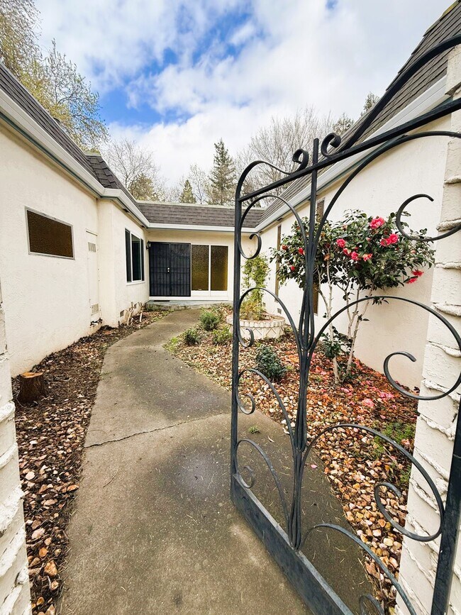 8414 Mediterranean Way in Sacramento, CA - Building Photo - Building Photo