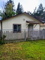 859 Redway Dr in Redway, CA - Building Photo