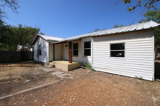 4525 Old Dallas Rd in Elm Mott, TX - Building Photo - Building Photo